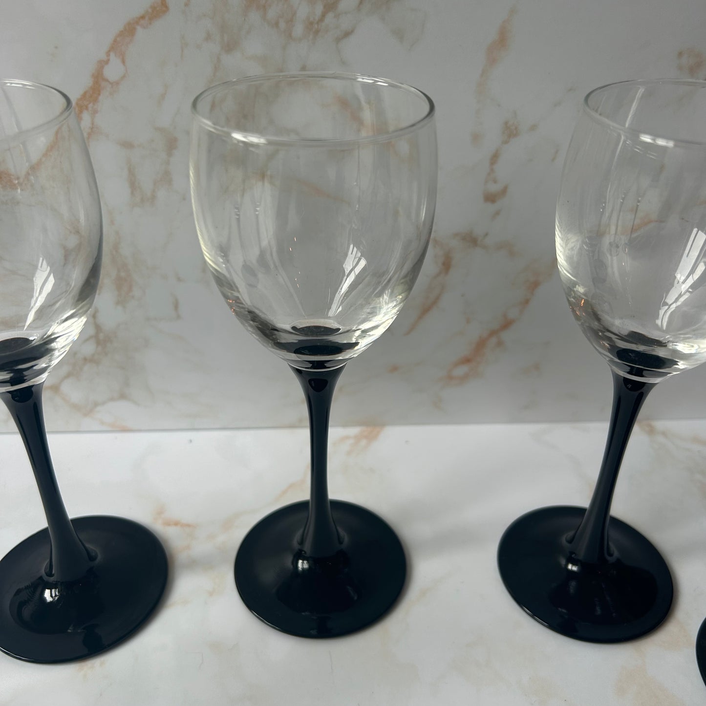vintage Luminarc Domino wijnglazen met een zwarte voet
