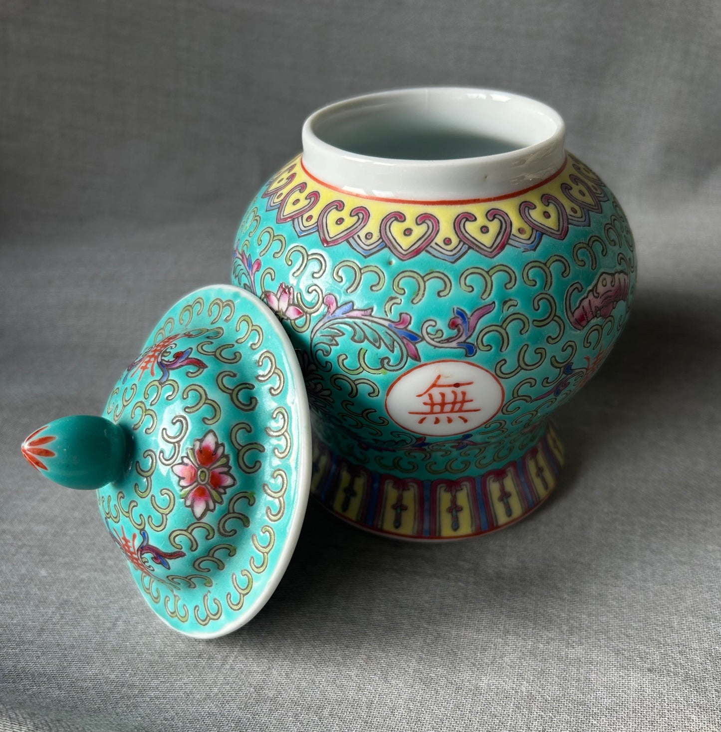 Chinese turquoise porseleinen Wan Shou gemberpot.