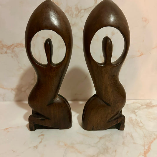 Set Vintage houten  boekensteunen Japandi style. Vrouwenbeeld.