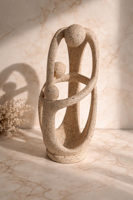 sculptuur in beige kleur