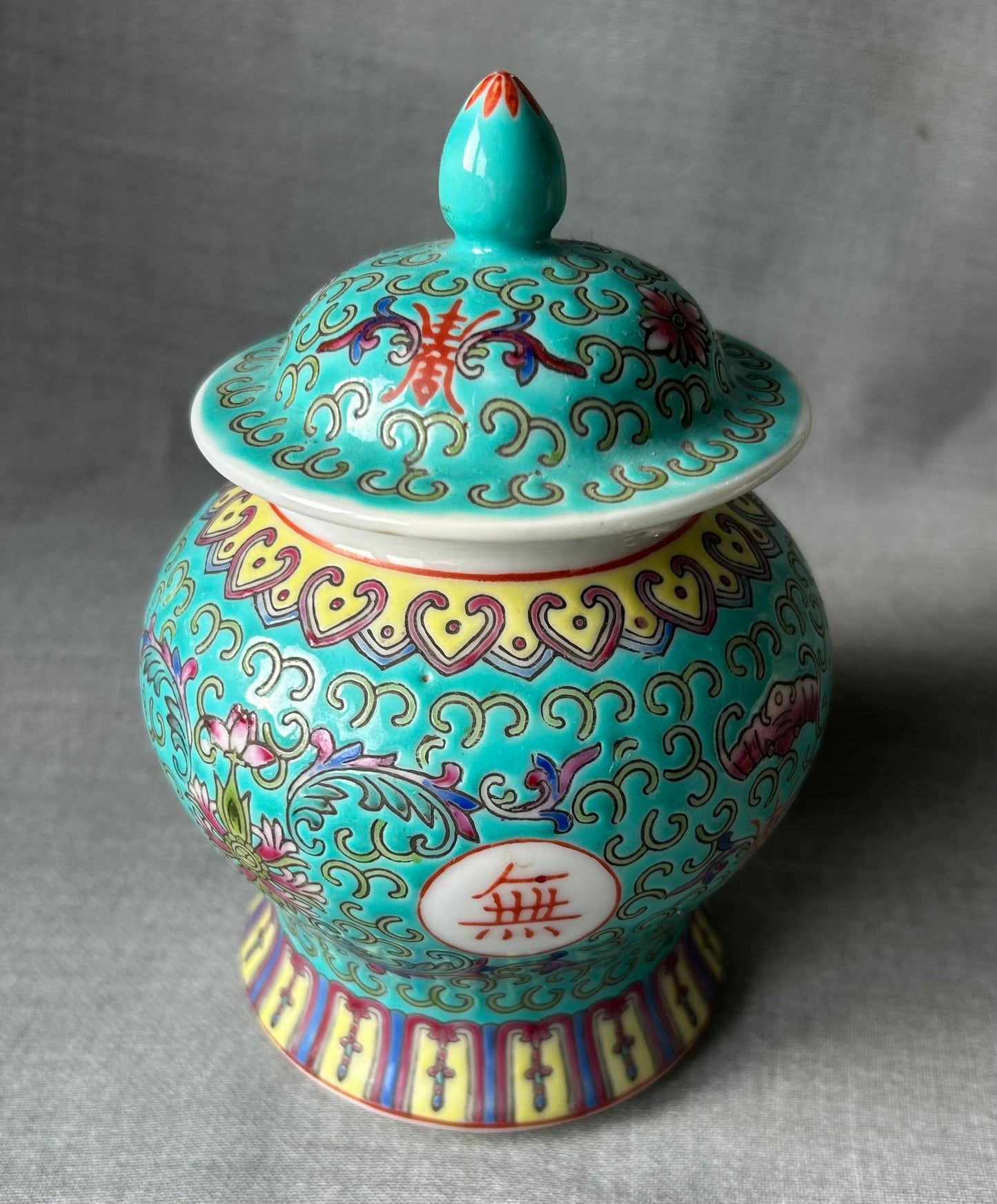 Chinese turquoise porseleinen Wan Shou gemberpot.