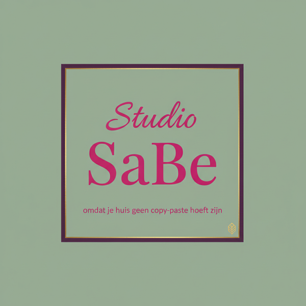 Studio SaBe Logo - Aubergine vierkant met goud